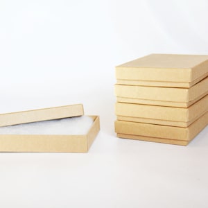 10- Kraft-Boxen gefüllt mit Baumwolle 5 1/4 x 3 3/4 x 7/8 Eignet sich hervorragend für Fotografie-Präsentationen, Einladungs- und Kartenboxen, Druckboxen