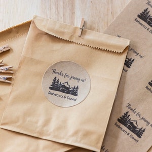 Merci de nous avoir rejoints - Sacs de cadeaux - Cadeaux de mariage - Camping - Mariage en montagne - PNW - Sacs rustiques en papier kraft de 5 x 7 pouces, autocollants et épingles
