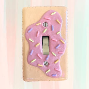 PopFruitTart ライトスイッチカバー 自家製ストロベリーフロスト マキシマリスト ホームデコレーション フェイクフード スプリンクル ドーパミンファン Y2K ギフト コケット ノベルティ