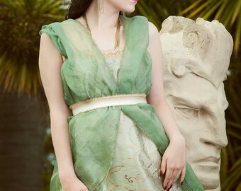 Green Siren La Mode 1913 gown