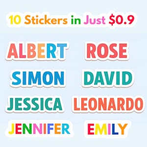 Puede incluir: Pegatinas de nombres coloridas con nombres como Albert, Rose, Simon, David, Jessica, Leonardo, Jennifer y Emily. Las pegatinas tienen un borde blanco y están sobre un fondo azul claro. El texto "10 Stickers" está en la parte superior.