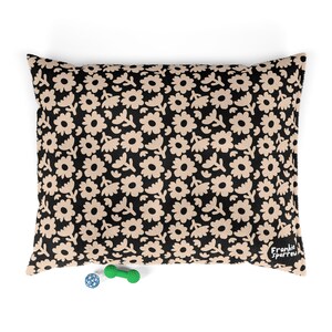 Scandinavian Floral Pet Bed: Cozy Dog and Cat Sleeping Cushion