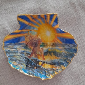 Decorative golden scallop shell, luminous woman, jewelry bowl, unique gift, hippie, 70s, good vibes