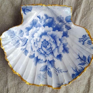 Decorative golden scallop shell, decorative bowl tray, jewelry bowl, blue flower, gift, vintage