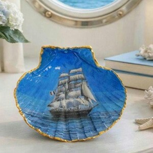 Concha de vieira de Noirmoutier decorada a mano. Belém.