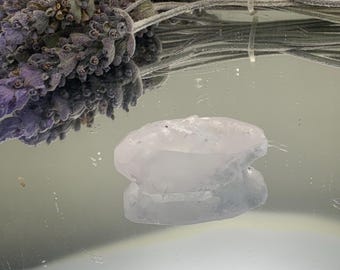 Morganitkristall med albitmatris, dubbelterminerad