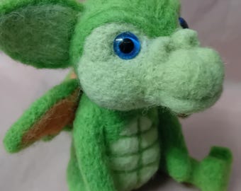 Needlefelt Dragon , 11cm Tall, 15cm Long, Green Fantasy Creature