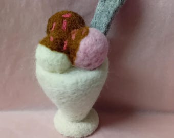 Needlefelt ice cream sundae