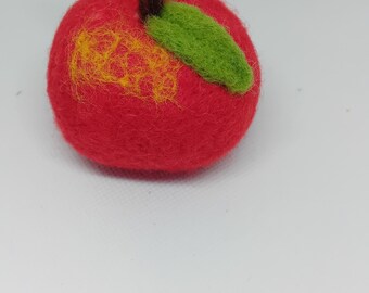 Needlefelt apple with worm 7cm