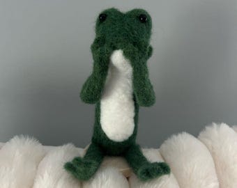 Handmade Needlefelt Frog: Wool Animal Gift (12cm)