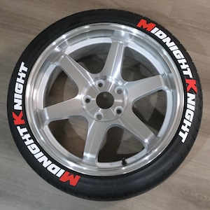 Calcomanías con letras para neumáticos MIDNIGHT KNIGHT: regalo exclusivo para entusiastas de los automóviles, calcomanías de PVC 3D, 1,25" de alto, incluye pegamento y herramientas: un juego para 4 neumáticos