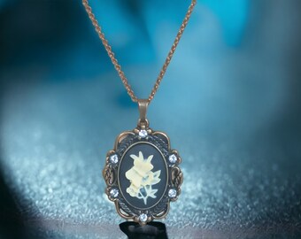 21 1/2" Necklace Antique Bronze Chain w/Antique Bronze Cameo / Victorian Necklace / Antique Bronze Necklace