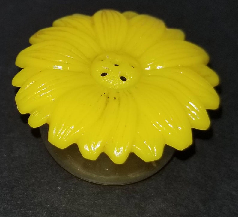 Vintage Jaydon Inc Yellow Daisy Salt Shaker