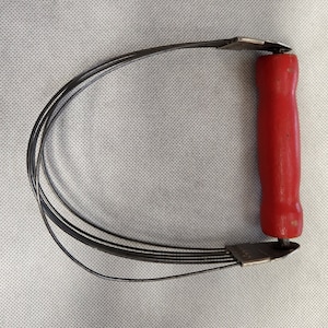 Andorck Wire Pastry Blender Pie Dough Cutter, Red Wood Handle, Mid Century Utensil, Farmhouse Kitchen, Mid Century 1950s