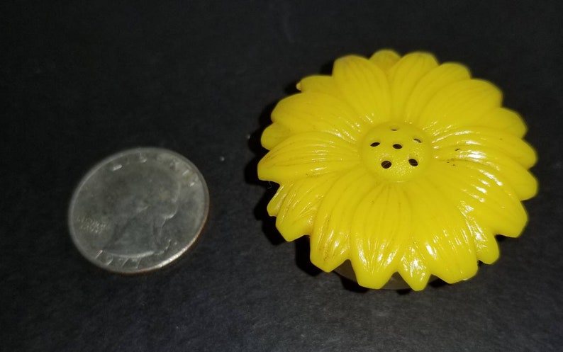 Vintage Jaydon Inc Yellow Daisy Salt Shaker