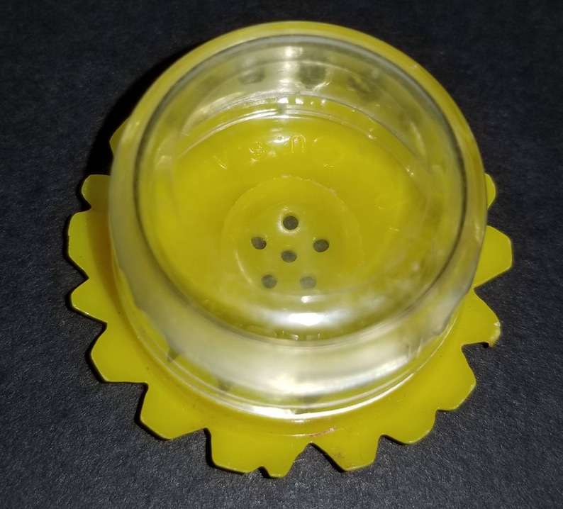Vintage Jaydon Inc Yellow Daisy Salt Shaker