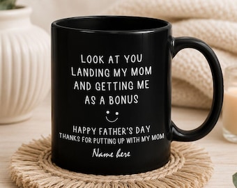 Taza divertida para padrastro: ¡Mira cómo conquistaste a mi mamá y me tienes a mí como regalo extra! Taza personalizada para padrastro, regalo del Día del Padre, idea para padrastro.