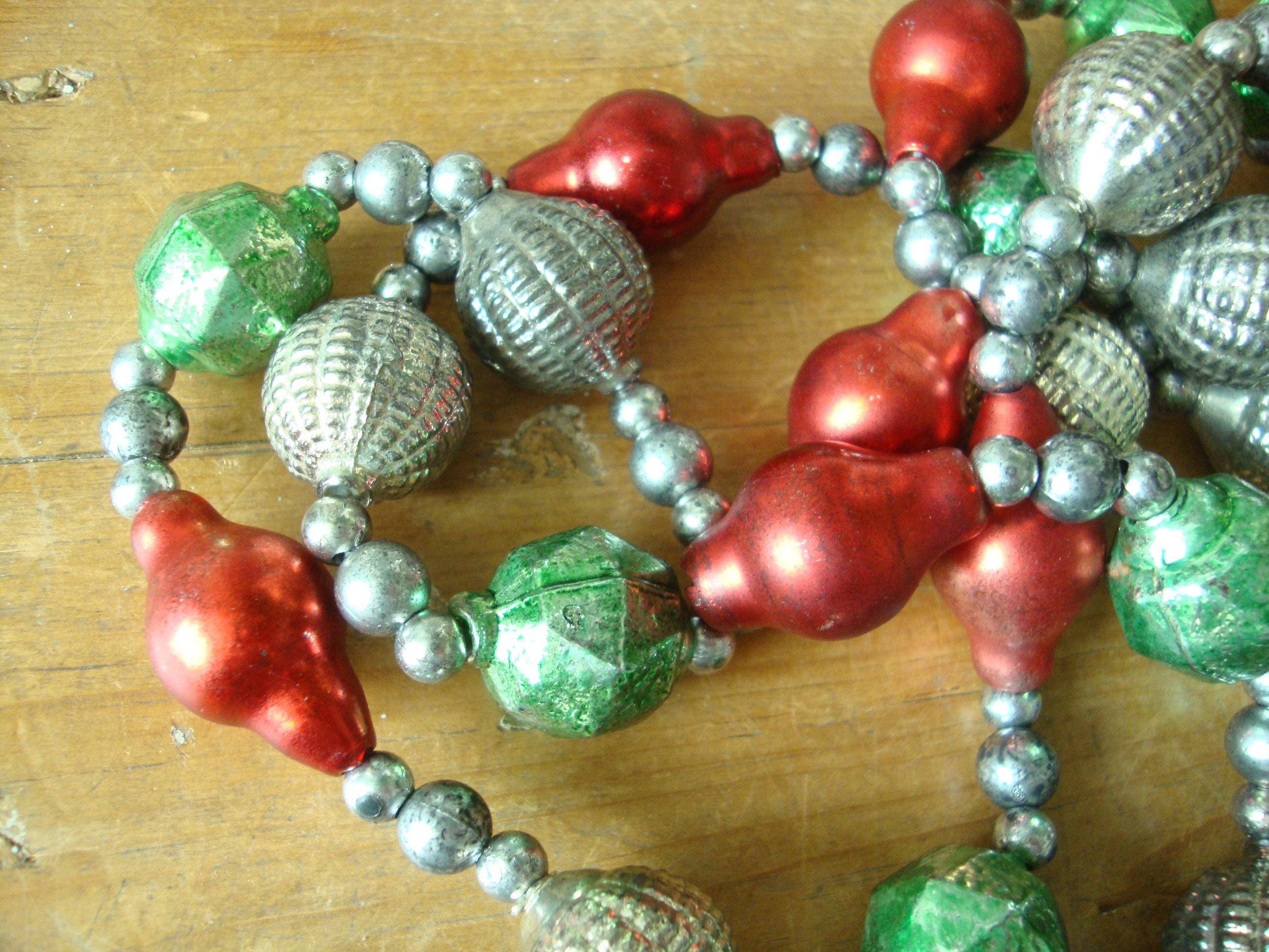 Red decorative wooden bead garland, Christmas tree garland – Deco Azul