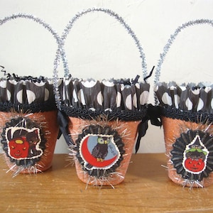 Halloween candy containers, peat pots, party favor baskets, vintage Halloween, Halloween gift baskets, Halloween table decor