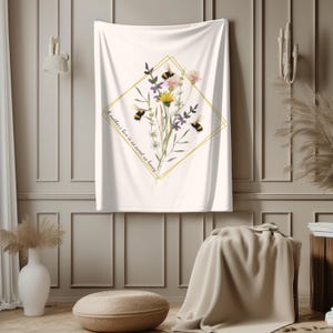 Bumblebee Mom Blanket Mother&#39;s Day Bee Blanket Gift Mothers Love Blanket Bee Lover Mom Gift Vintage Flower Nature Lover Mama Plush Blanket