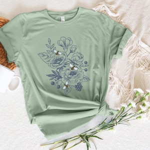 Vintage Bee Botanical Honeybee Shirt Bee Lovers Tee Flower Bee Tshirt Honeycomb Shirt Bee Botanical Shirt Beekeeper Gift Cute Bee Tee
