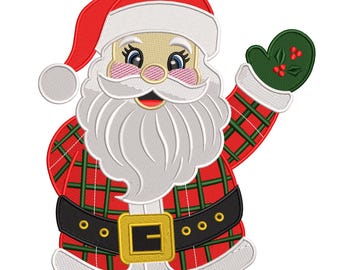Puede incluir: Una aplicación bordada de Santa Claus con un gorro rojo de borde blanco, una chaqueta de cuadros rojos y verdes, y un cinturón negro con hebilla dorada. Santa tiene una barba blanca, mejillas rosadas y lleva un guante verde con acebo.