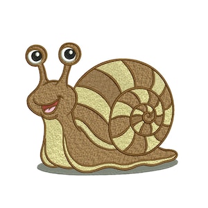 Puede incluir: Ilustración de un caracol de dibujos animados sonriente con cuerpo marrón y concha a rayas marrones y beige. El caracol tiene ojos grandes y una expresión alegre. Adecuado para productos infantiles o materiales educativos.