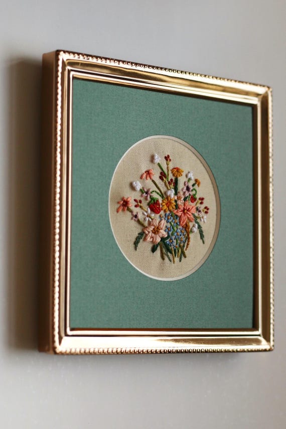 Summer bouquet- hand embroidered wall piece