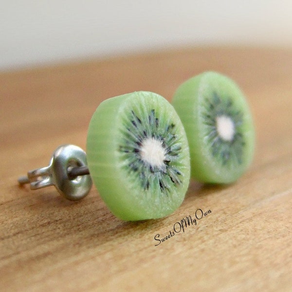 Boucles d'oreilles tranche de kiwi - Puces d'oreilles - Bijoux aux fruits - Fabriquées à la main au Royaume-Uni avec de la pâte polymère