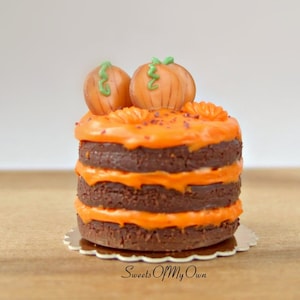 Pumpkin Spice Cake Miniature - Dolls House Miniature Food - Bakery Item for Doll House 1:12 Scale - Made in the UK