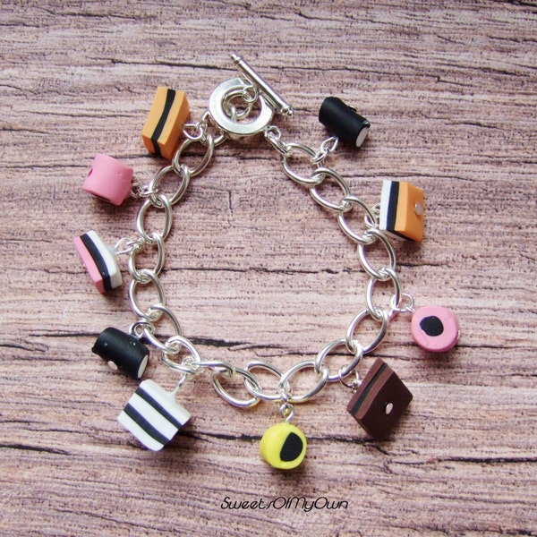 Bracelet à breloques réglisse - Jolis bijoux - Fait main au Royaume-Uni avec de la pâte fimo