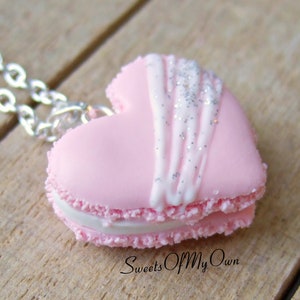 Dije de macarrón con corazón rosa - Collar/Dije/Llavero - Glaseado y purpurina - Arcilla polimérica para San Valentín - MTO