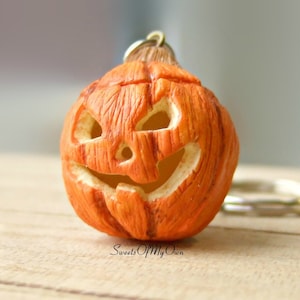 Pumpkin Jack-O&#39;-Lantern (2.5cm in size) - Necklace/Charm/Keychain - Halloween Accessory - Food Keychain - Food Jewellery - Made in the UK