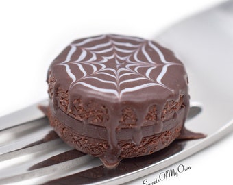 Cobweb Chocolate Icing Cake Miniature - Dolls House Miniature Food - Bakery Item for Doll House 1:12 Scale - Made in the UK