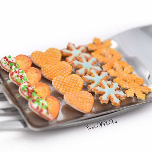 Miniature Christmas Biscuit Set - Shortbread + Wafer Heart, Snowflake - Miniature Food - Bakery Item for Doll House 1:12 Scale