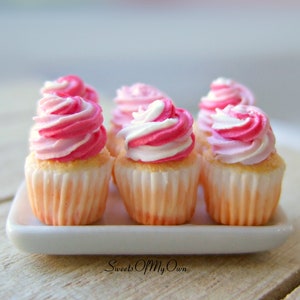 Miniature Strawberry + Vanilla Cupcakes - Dolls House Miniature Food - Bakery Item for Doll House 1:12 Scale - Made in the UK