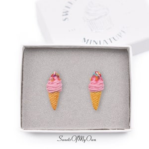 Erdbeer Swirly Eistüten - Ohrstecker - Lebensmittel Schmuck - Handgefertigt in Großbritannien mit Polymer Clay