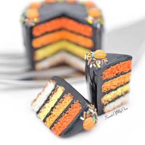Black Halloween Pumpkin Drip Cake Miniature - Dolls House Miniature Food - Autumn Item for Doll House 1:12 Scale