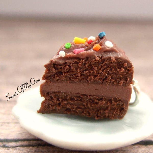 Cake Charm - Gâteau au chocolat avec paillettes - Accessoire de breloque alimentaire - Fait main au Royaume-Uni avec de la pâte polymère