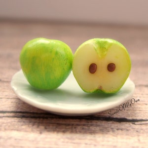 Apfel Ohrringe - Ohrstecker - Grüne Apfel Hälften - Sommer Obst Schmuck - Handgemacht mit Polymer Clay - MTO
