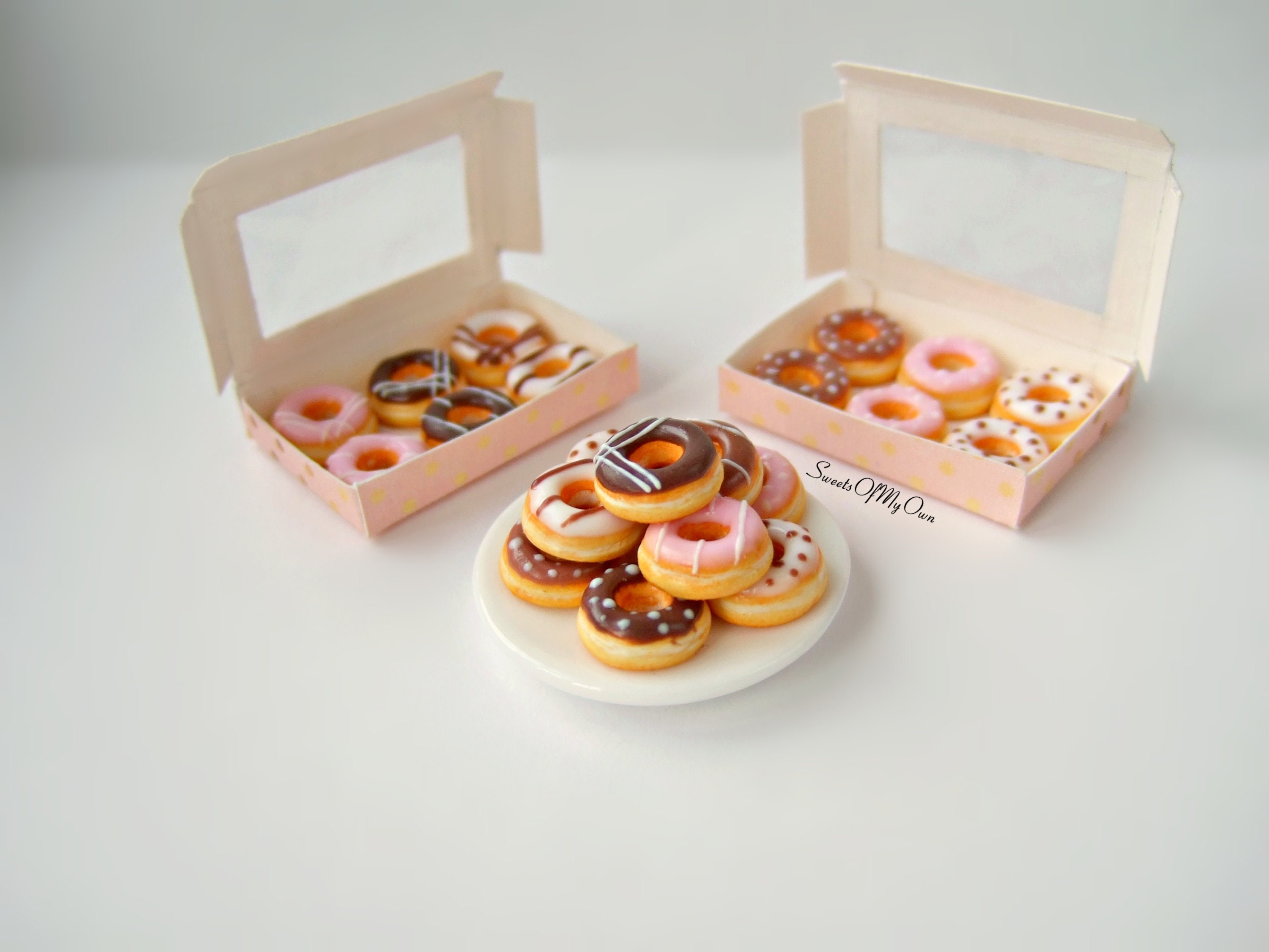 ミニチュアドーナツセット - チョコレート、ホワイト、ピンク、ドール 