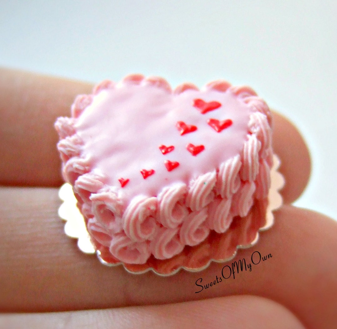 Piatto Torta Rosa In Miniatura Per Casa Delle Bambole – Scala 1:12 – Chrysnbon Con Candelabri (CB70P) - Foto 5