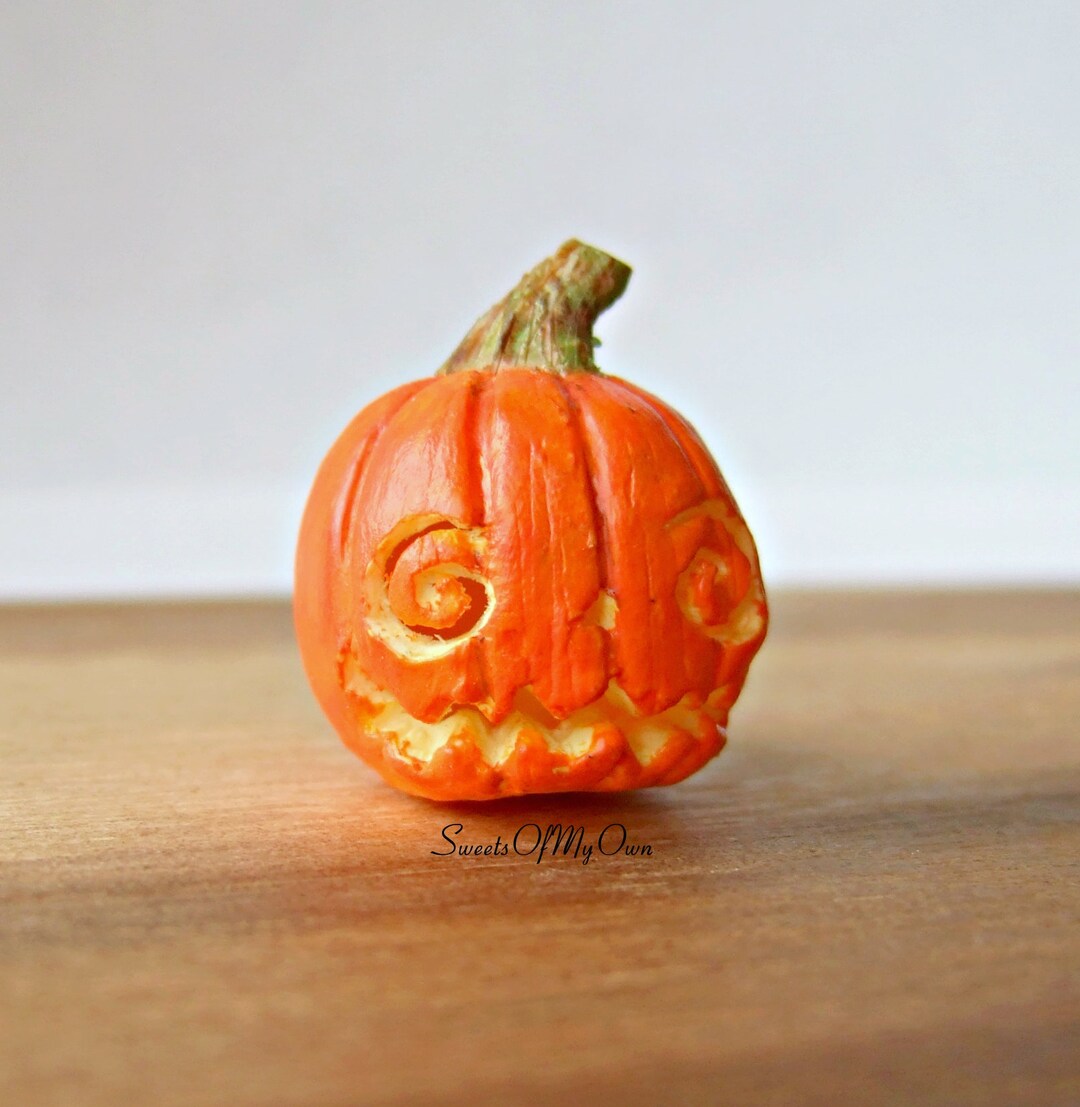 Miniature Jack O Lantern - Dizzy Face Pumpkin, Dolls House Food, 1:12 ...