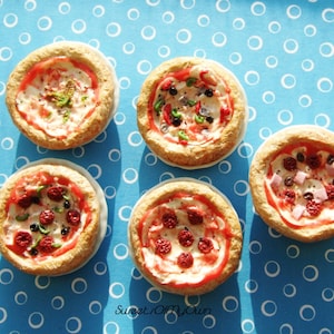 Mini Pizza - Margarita/Festa de Carne/Pepperoni/Vegetal/Pizza Suprema Inteira Miniatura - Escala 1:12 - Comida - MTO