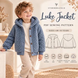 Könnte beinhalten: Eine blaue Kapuzenjacke mit texturierter Fleece-Außenseite, langen Ärmeln und Knopfleiste. Das Bild enthält den Text STORMBRAINCO Luke Jacket PDF SEWING PATTERN SIZES: 6M-10 YEARS sowie technische Strichzeichnungen der Jacke.