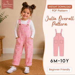 Pode incluir: Um molde de jardineira rosa com estampa de corações, dois bolsos frontais e alças com botões. O texto diz: Storm Brainco Sewing Patterns, Instant Download PDF Pattern, Julia Overall Pattern, 6M-10Y, Beginner Friendly.
