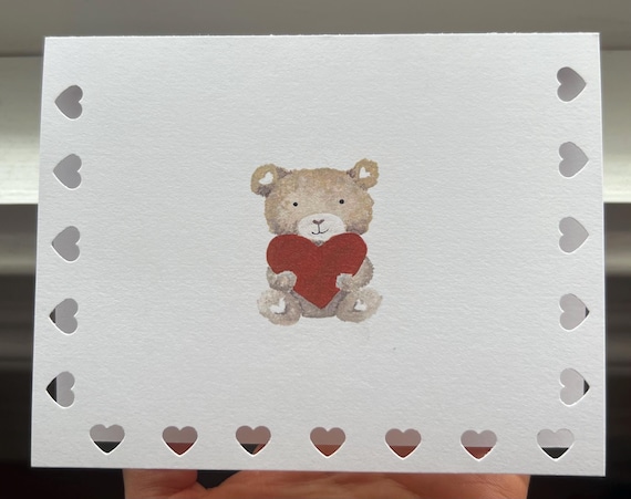 Tarjeta de San Valentín con un osito tierno y corazones España