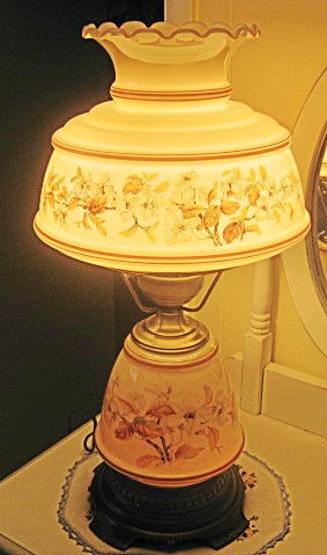 Vintage Quoizel Hurricane Table/Parlor Lamp Etsy