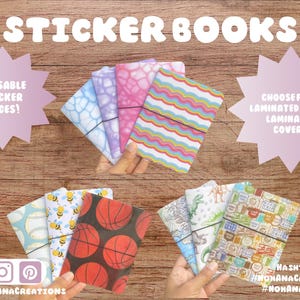 Puede incluir: Imagen de libros de pegatinas con varias cubiertas estampadas, incluyendo balones de baloncesto, abejas y olas coloridas. El texto dice "STICKER BOOKS", "REUSABLE STICKER PAGES!" y "CHOOSE FROM LAMINATED OR NOT LAMINATED COVERS".