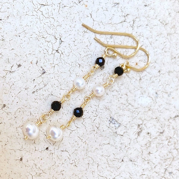 Pearl Onyx Linear Dangle Earrings in Gold, Modern Black and White Elegant Jewelry for Everyday Wear, Special Occasion Mother's Day Gift